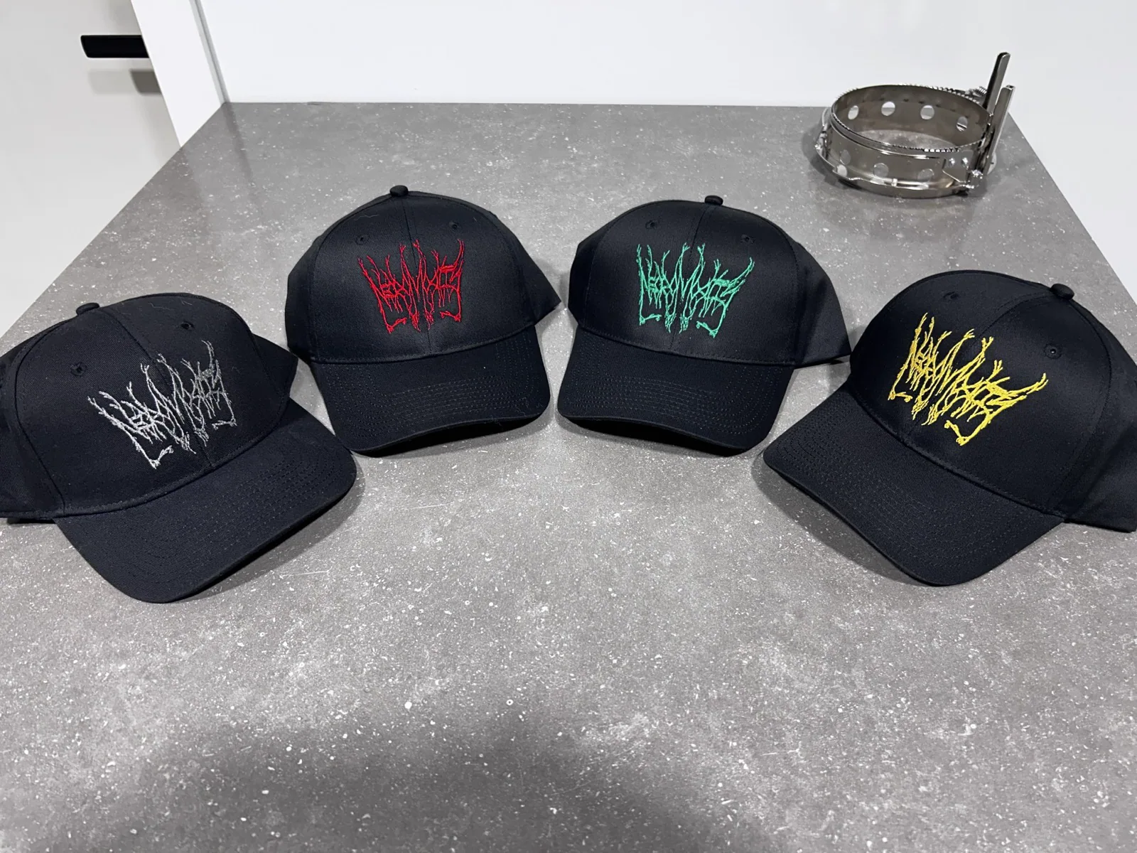 Insanity — casquettes brodées